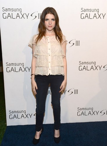  Anna Kendrick Celebrate Samsung Galaxy S III Launch