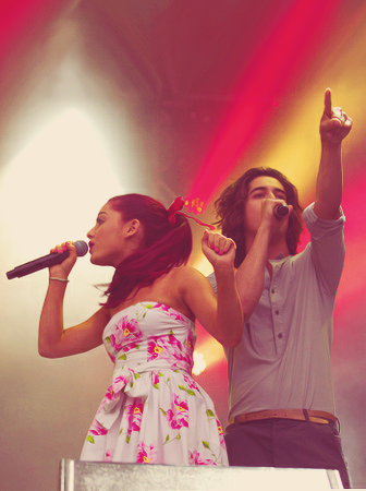  Ariana and Avan