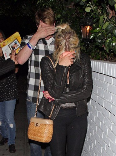  Ashley and Chord Overstreet leaving kasteel, chateau Marmont