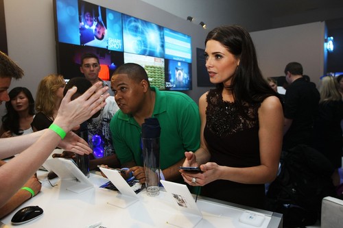  Ashley hosts the Samsung Galaxy SIII Launch party - Inside. {20/06/12}