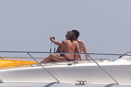  Bikini - On 보트 In Capri [19th June 2012]