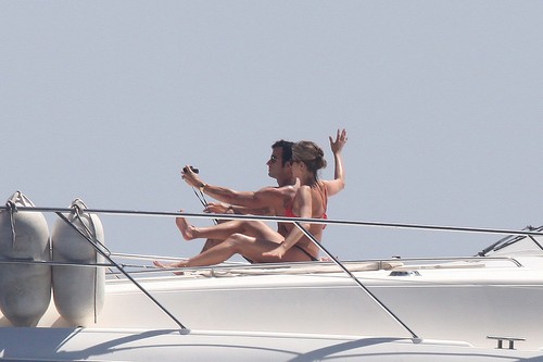  Bikini - On کشتی In Capri [19th June 2012]