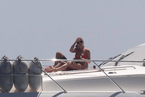  Bikini - On barca In Capri [19th June 2012]