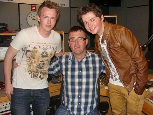  Damian & Oran on Thursday's BBC Mark Patterson mostrar talking about AudioBoothDerry. They rock!