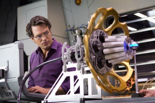  Dr. Bruce Banner Woking in his lab