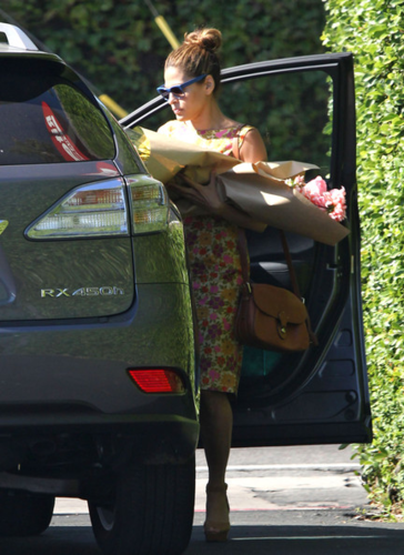  Eva - Picks Up bulaklak in California - June 19th, 2012