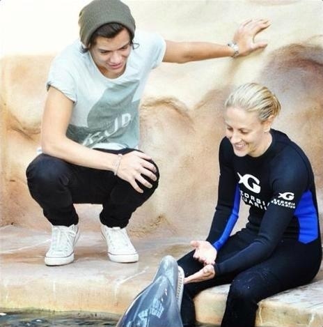 Harry + Dolphin = Cute!!!