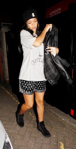 Heading To A Studio In Notting Hill [20 June 2012]