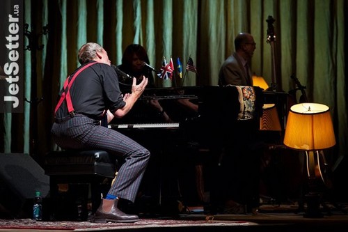  Hugh Laurie concierto at the "Palace Ukraine" - Kiev 20.06.2012