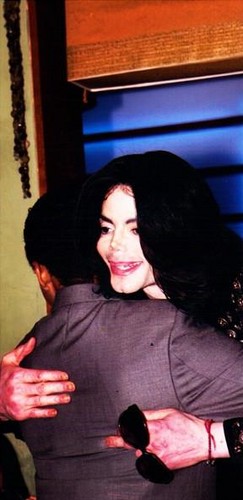Jaafar Jackson and his uncle Michael Jackson in 2009 <3 RIPMJ