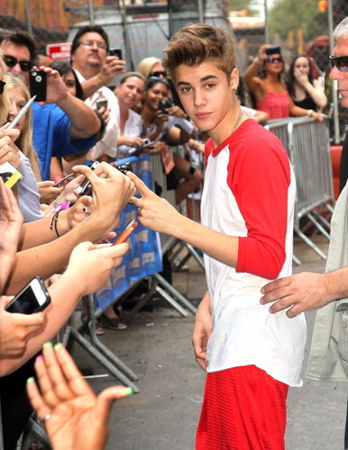  Justin Bieber visits “Late toon With David Letterman” - June 20, 2012