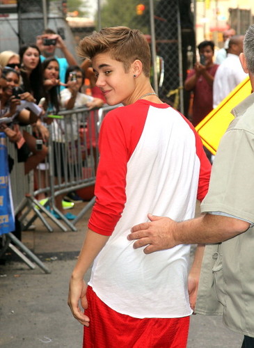  Justin Bieber visits “Late دکھائیں With David Letterman” - June 20, 2012