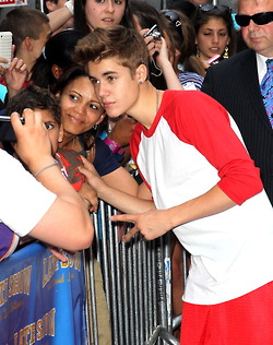 Justin outside the Late Show