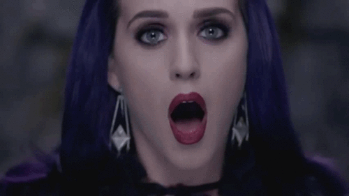 Katy Perry in 'Wide Awake' musique video