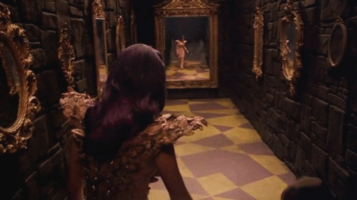  Katy Perry in 'Wide Awake' muziek video