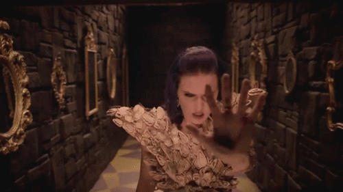  Katy Perry in 'Wide Awake' 음악 video
