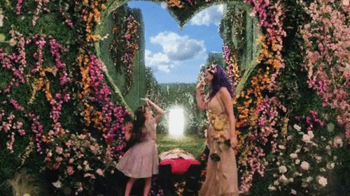  Katy Perry in 'Wide Awake' música video