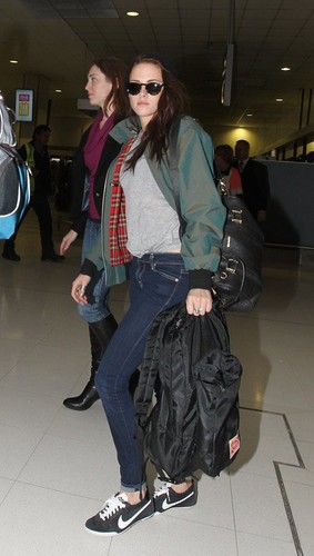  Kristen Stewart taking a departing flight from Sydney Airport