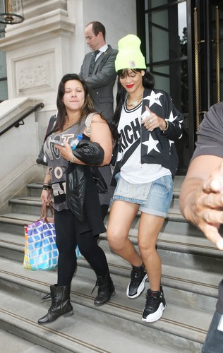 Leaving Her Hotel In London [23 June 2012]