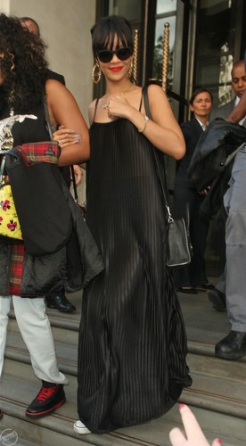 Leaving Her Hotel In London [24 June 2012]