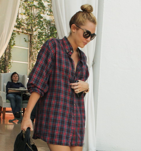  Leaving Her Hotel In Miami [14 June 2012]