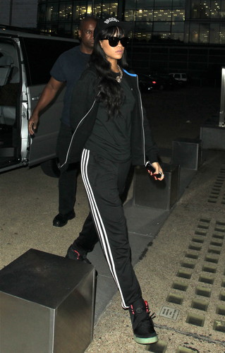 Leaving Her 런던 Hotel And Heading To A Fitness First Gym [28 June 2012]