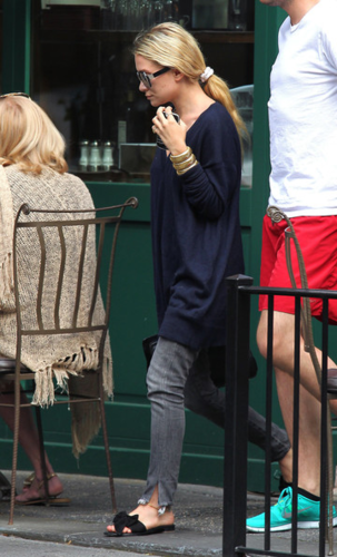  Mary-Kate & Ashley Olsen - In New York, June 18, 2012