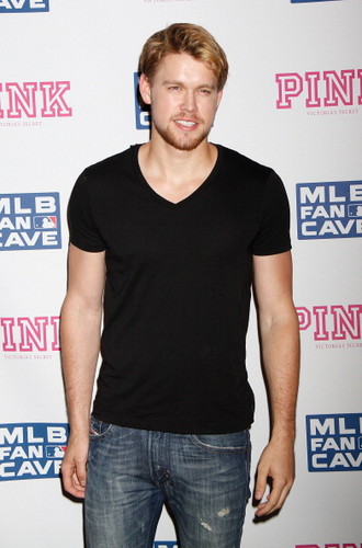  más pictures of Chord at the Victoria's Secret rosado, rosa & MLB Host Event At MLB fan Cave