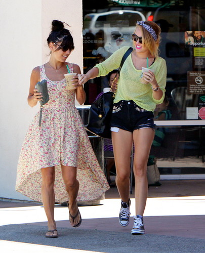  Out To Starbucks In Studio City [25 June 2012]