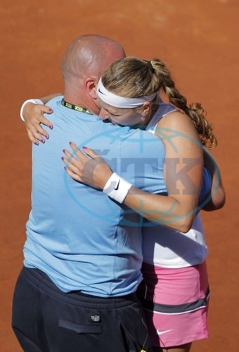  Petra Kvitova embrace with coach