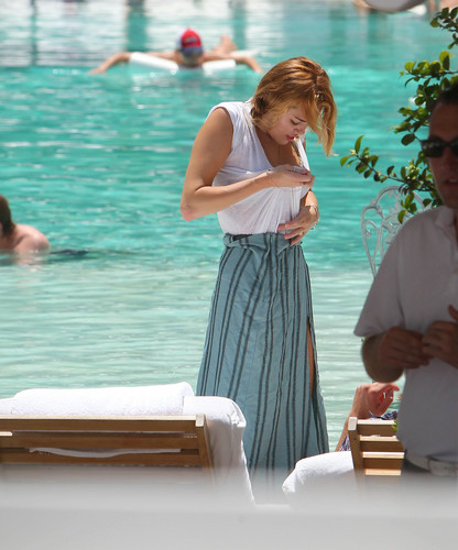  Poolside At A Hotel In Miami [13 June 2012]