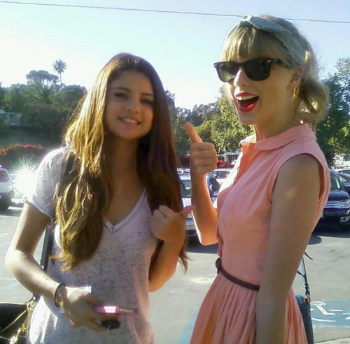  Selena - Out with Taylor cepat, swift - June 27, 2012