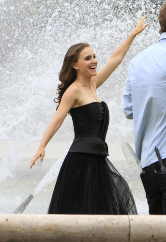  Modeling for a Miss Dior campaign ছবি shoot in the gardens of the Palais-Royal in Paris (June 26t