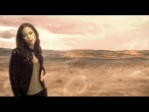  Alicia Keys in 'Doesn't Mean Anything' Muzik video