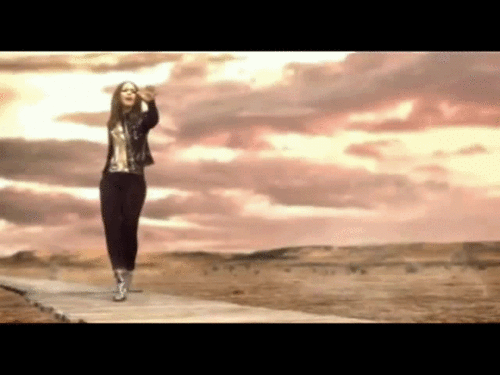  Alicia Keys in 'Doesn't Mean Anything' muziek video