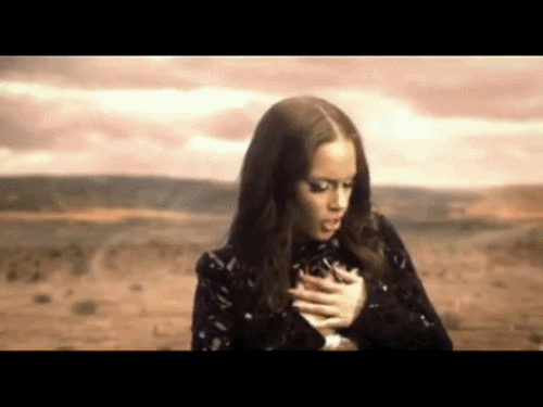  Alicia Keys in 'Doesn't Mean Anything' muziek video