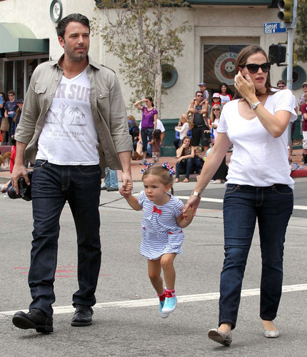 Ben and Jen with their 3 kids watch 4th of july parede