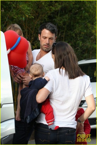  Ben and Jen with their 3 kids watch 4th of july parede