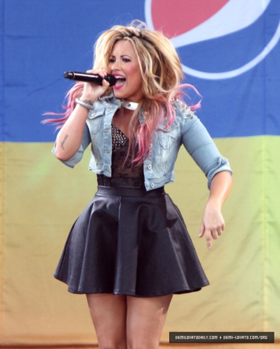  Demi - 'Good Morning America' Summer concert Series - July 06, 2012
