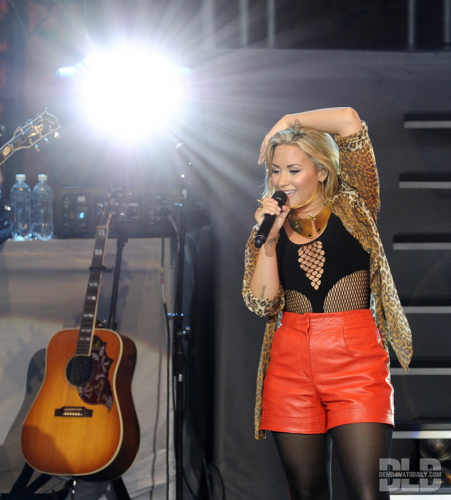  Demi - Summer Tour - Performances - Molson Canadian Amphitheatre Toronto, CA - July 03, 2012