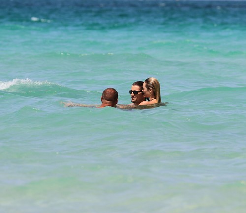  In Bikini In Miami tabing-dagat [3 July 2012]