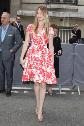  Jennifer arriving at the Christian Dior Haute-Couture fashion 显示 in Paris - 02/07/12.