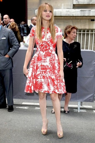 Jennifer arriving at the Christian Dior Haute-Couture fashion show in Paris - 02/07/12.