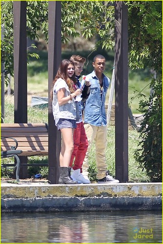  Justin, Selena, and Khalil out in Encino, CA