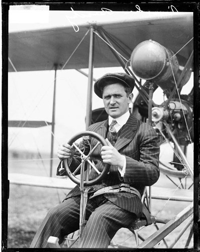  lincoln J. Beachey (March 3, 1887 – March 14, 1915)