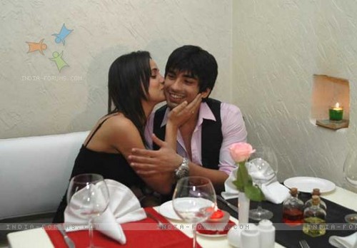  Mohit and Sanaya on Valentines araw