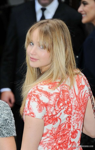 More pics of Jennifer at the Christian Dior Haute-Couture show - Inside - 02/07/12. {HQ}
