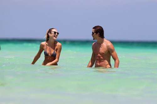  On The plage In Miami [3 July 2012]
