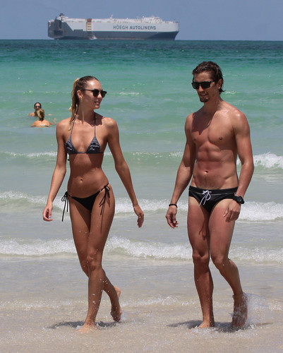  On The ビーチ In Miami [3 July 2012]