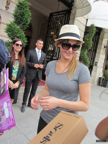  Outside Ritz Hotel (July 3, 2012)